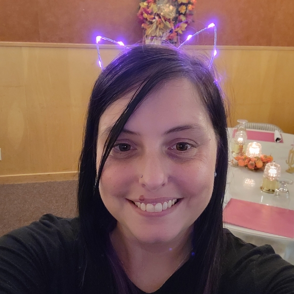 Meet your Posher, Cassy - Picture 4 of 5